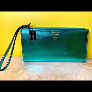 VICTORIA SECRETS/ wristlet/ tyle